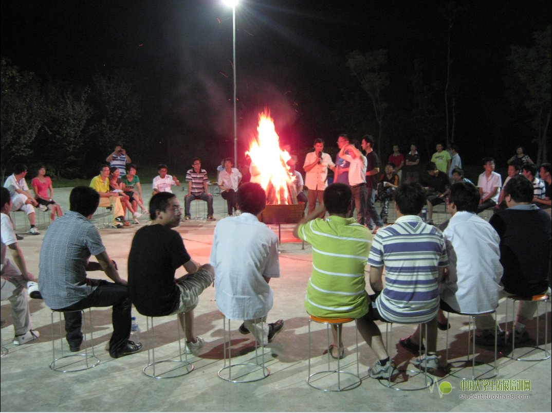 放大图片-篝火晚会