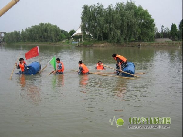 放大图片-扎筏泅渡